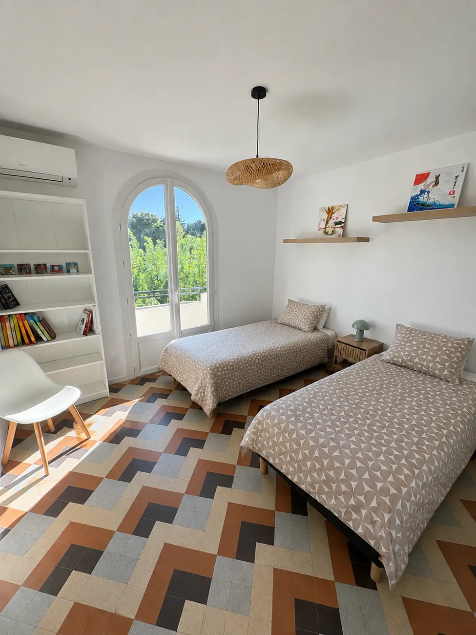 Chambre avec deux lits