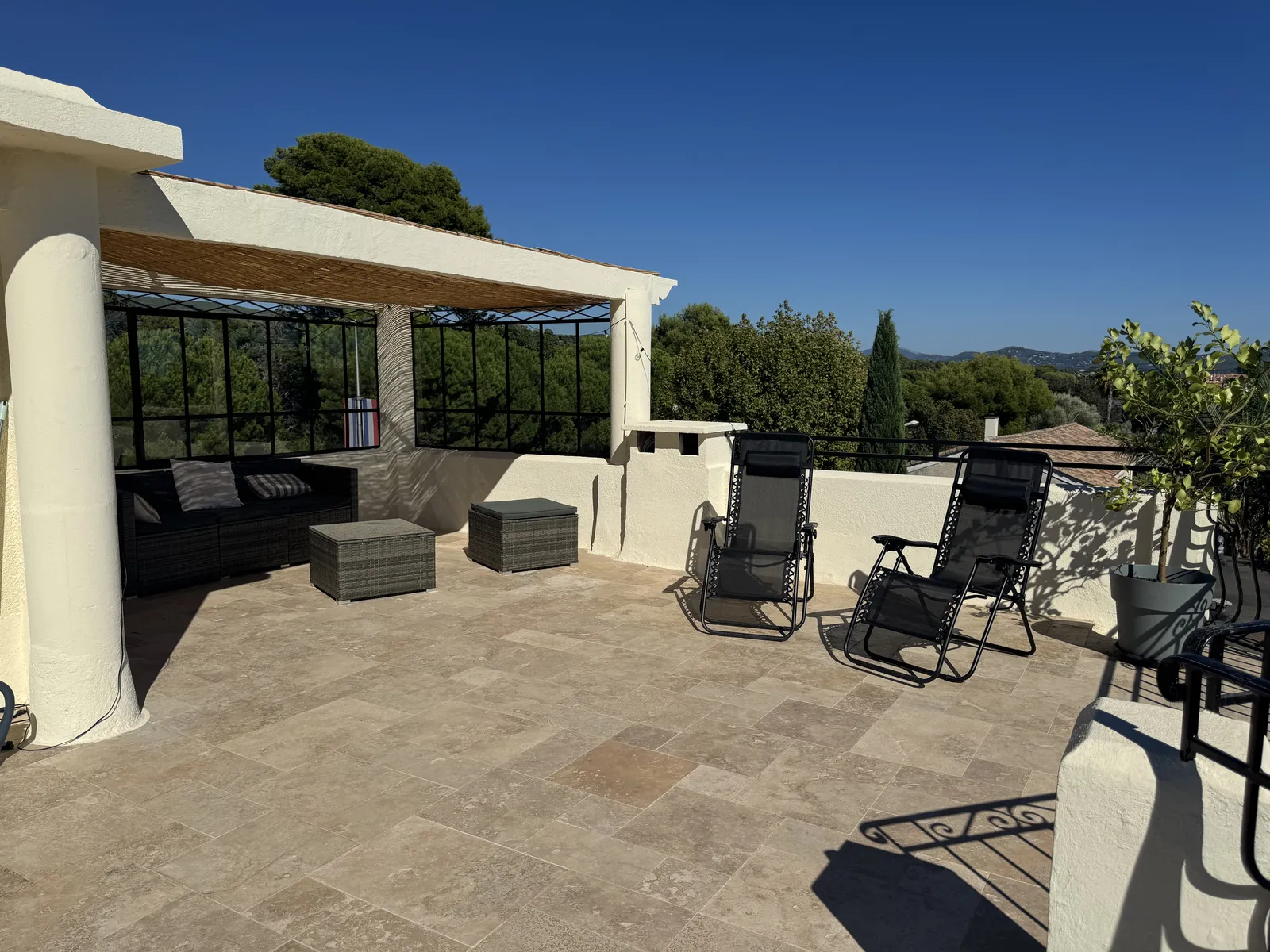 Terrasse sur le toit de la Villa Les Mimosas
